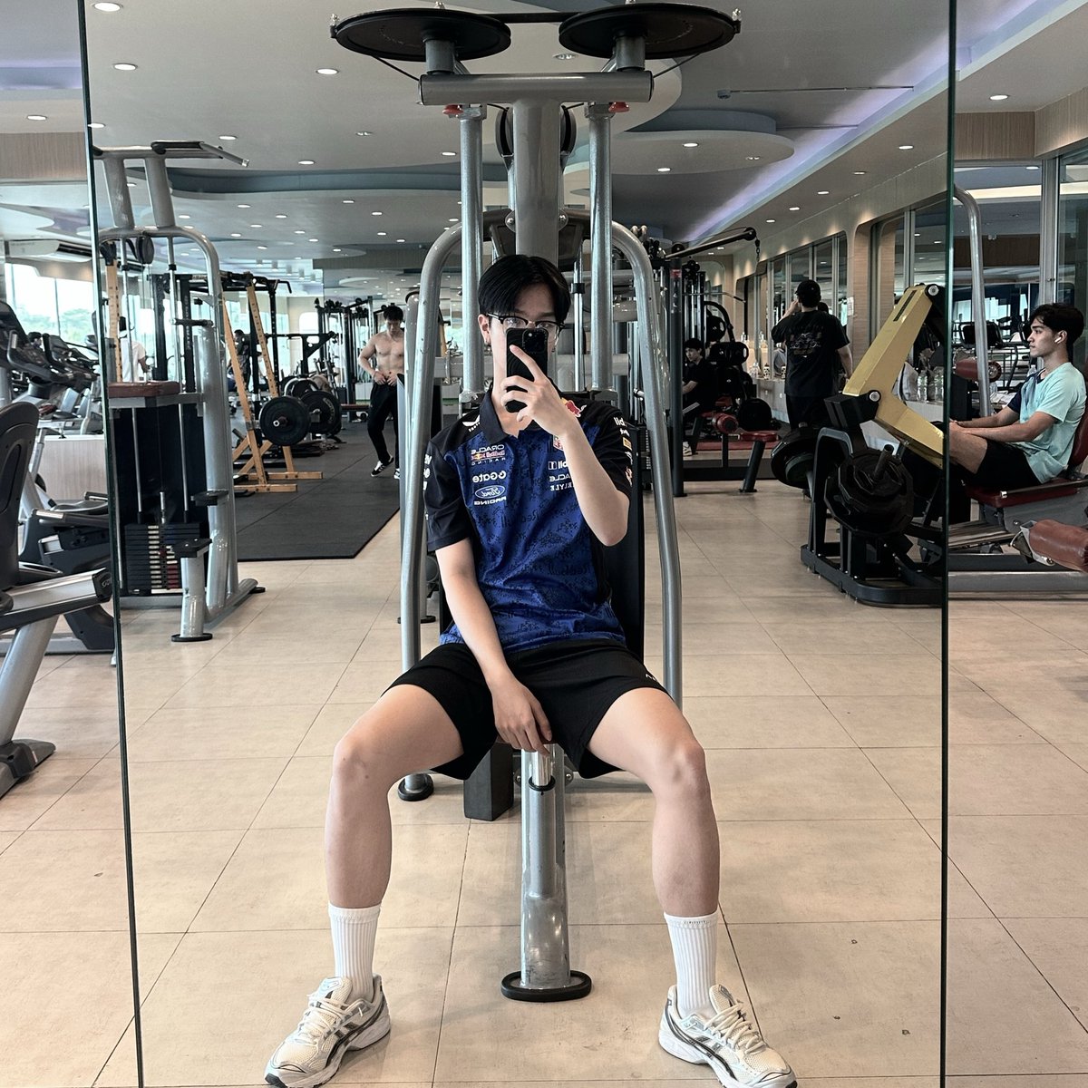 notubabygurl's tweet photo. alwy alone https://t.co/OlWbCXSUes