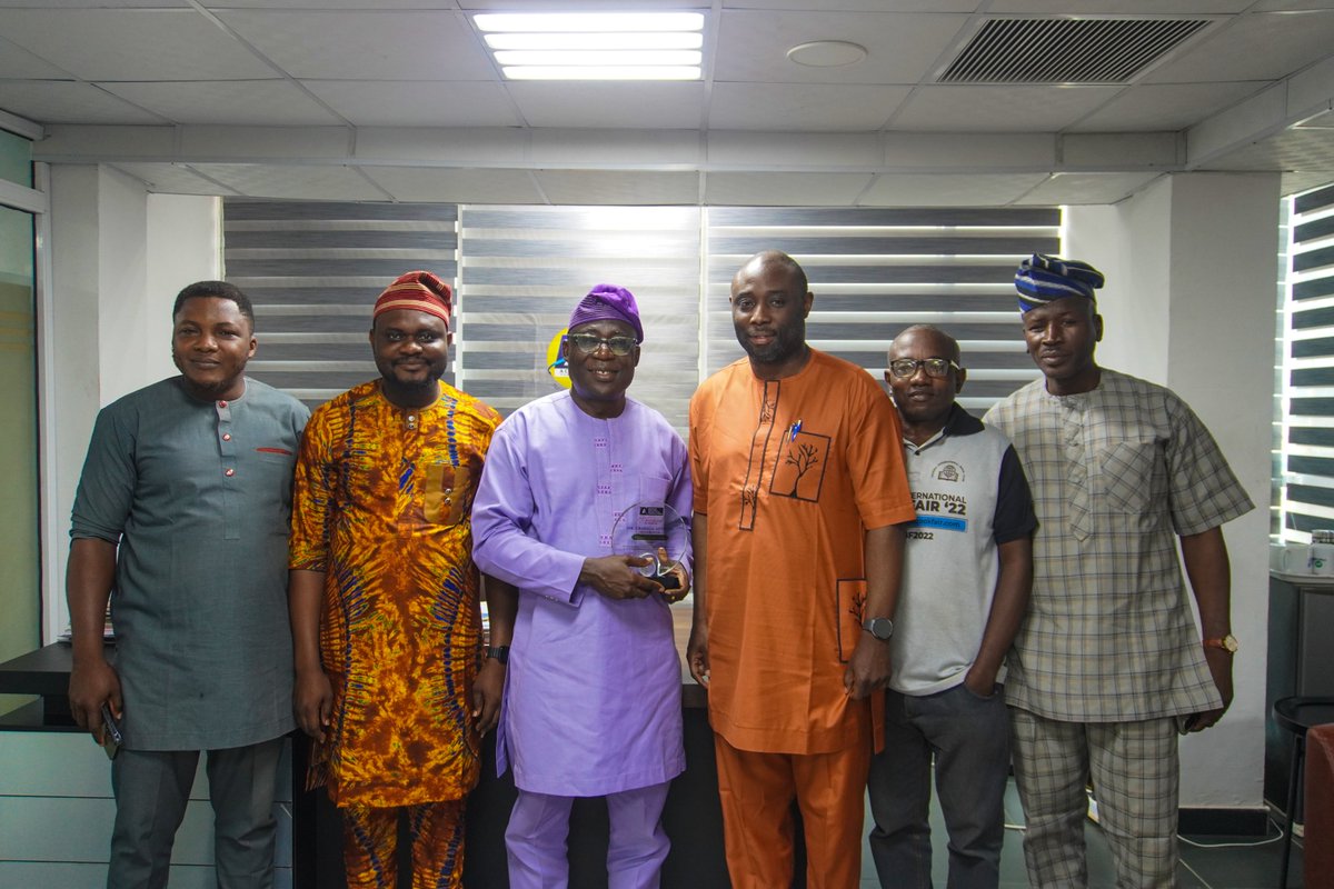 accessiblepl's tweet photo. BIG CONGRATULATIONS TO OUR MD/CEO!🥂

Today, we proudly celebrate our visionary leader, Mr Gbadega Adedapo, on his recognition as the GRAND AMBASSADOR by the Network of Book Clubs and Reading Culture Promoters in Nigeria!

Congratulations once again, Sir!

#Award #books #reading https://t.co/1FrNmuJ3v1