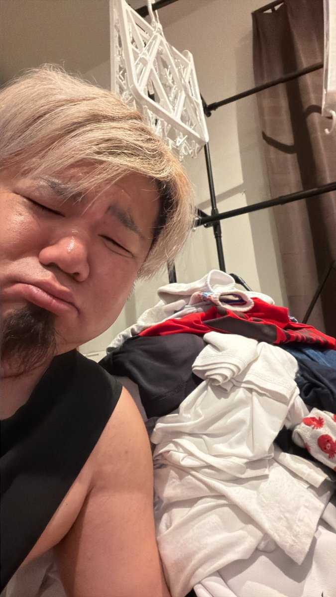 kohei4209's tweet photo. 今日は琉球コラソンのシーズン報告会！
頑張れコラソン！未来のハンドボーラー達は期待してます🔥

そして、家に戻って洗濯物ワンデイ報告会。
楽ーしーいぜー😭 https://t.co/ghcmJuyDgC