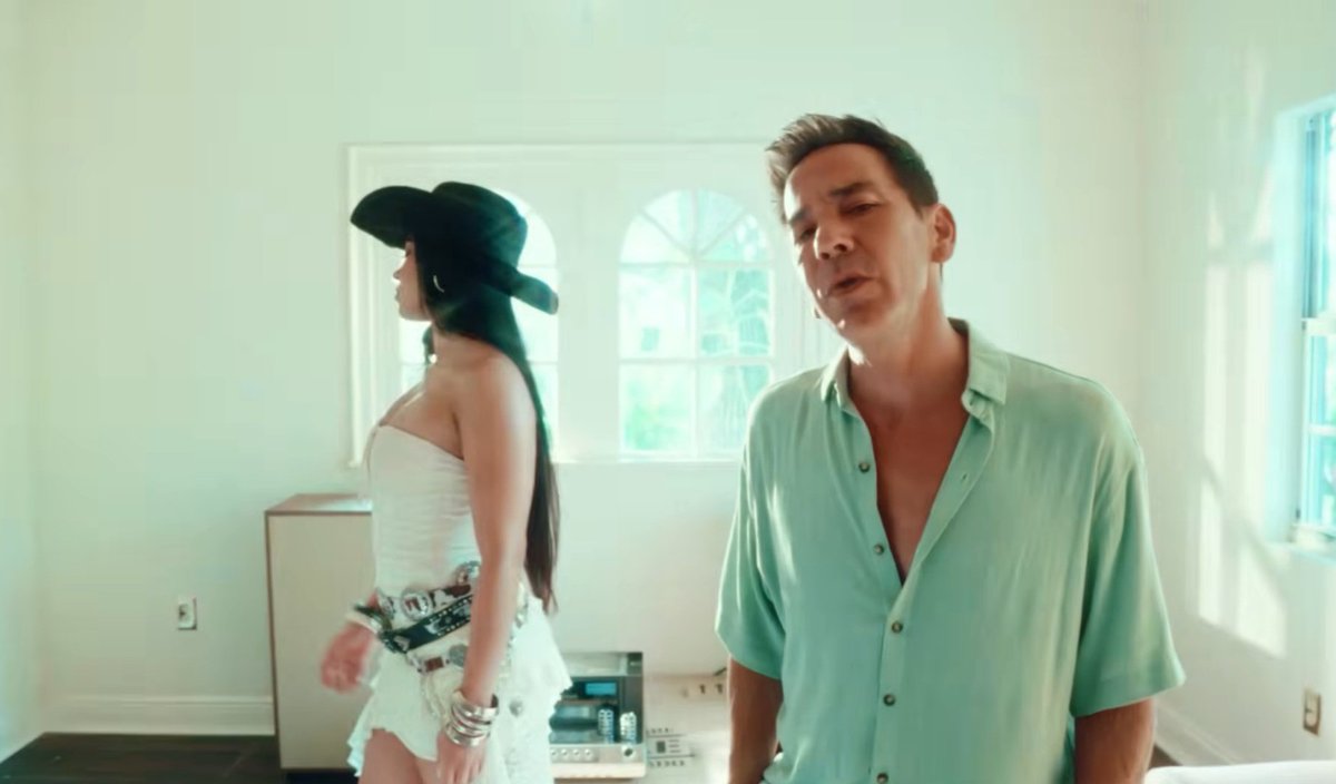 Maby_13's tweet photo. @montanertwiter @YouTube Super pegadizo, grande Ñoño!!! #LaNota https://t.co/iynGEGim90