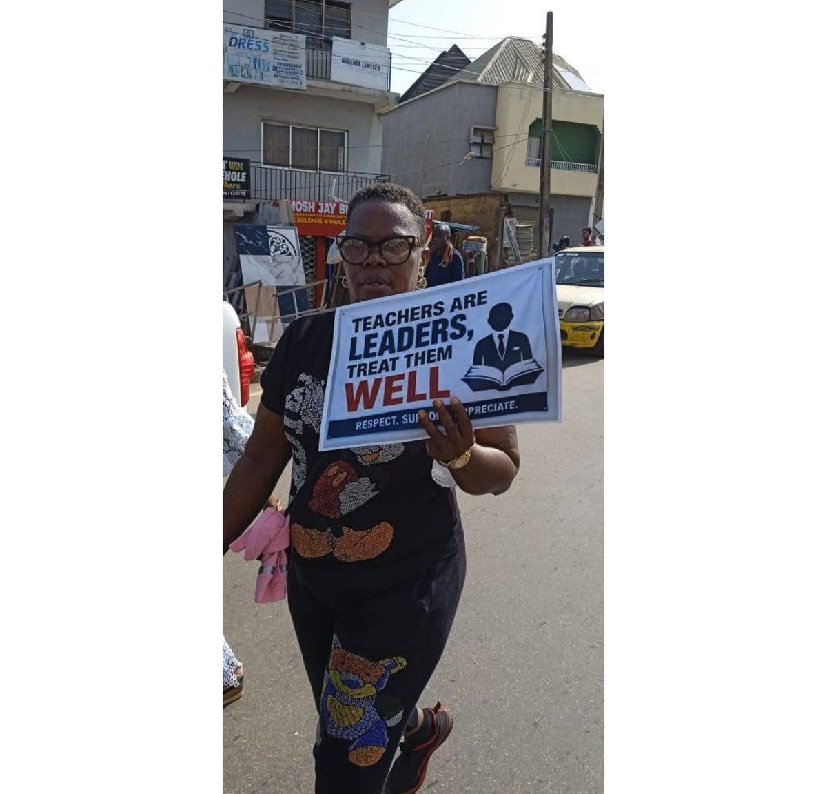 instablog9ja's tweet photo. Oyo residents protest abd¥ction of schoolchildren and teachers, demand urgent action from authorities https://t.co/HyskI2tyc9