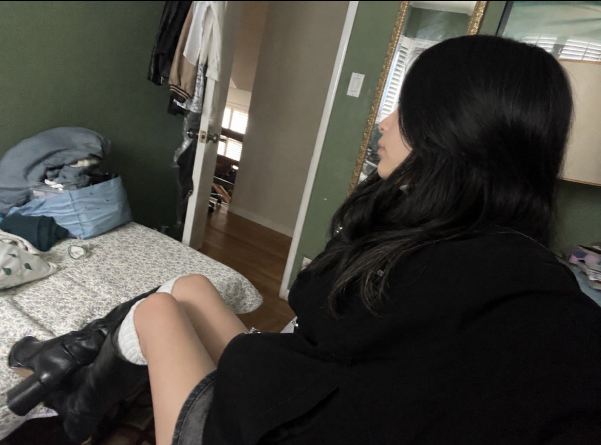 princessvivil's tweet photo. 🪐 RT GAME | 24 HRS 🪐

made a bet with a sub n if i get 100 likes he has to buy me something :P

how much he spends depends on how many likes i get! 

i'm excited to spend his money ;) https://t.co/55oCfkDnbh