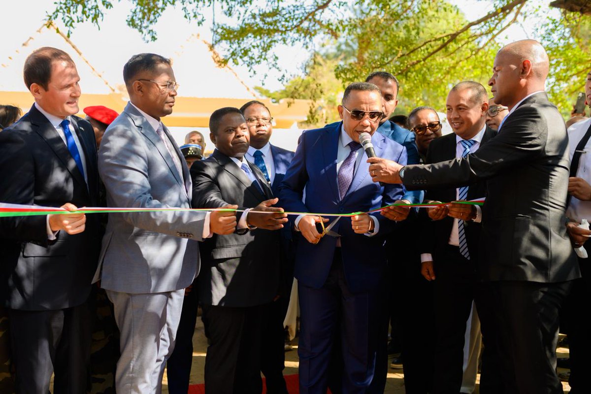 timbuktooafrica's tweet photo. Madagascar has officially launched
#UniPodMadagascar 
Built with @UNDP @MESupReSMADA  &amp; #MIDSP  through #timbuktoo, the #UniPod connects research, technology &amp; entrepreneurship to help young innovators turn ideas into solutions for sustainable development. https://t.co/6gzkiyiL19