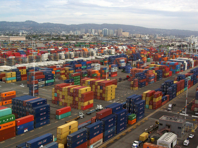 AJOT's tweet photo. The Port of Oakland handled 184,492 TEUs in April, with exports slightly topping imports despite fewer vessel calls. 🚢📦 Cargo volume was down just 0.5% year over year.

https://t.co/enm5RsE9HD LINK]

#PortOfOakland #Shipping #Logistics #SupplyChain https://t.co/rog8uuCytt