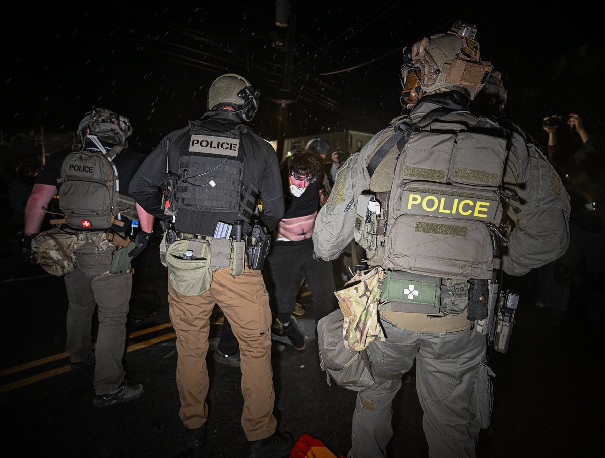 Dean_Moses's tweet photo. The First Amendment freedom of the press was not enough to shield photojournalists from assault by ICE agents outside Delaney Hall late on Thursday night.

Full story: https://t.co/lg7zG3Xx6z https://t.co/hHfvRsWIqh