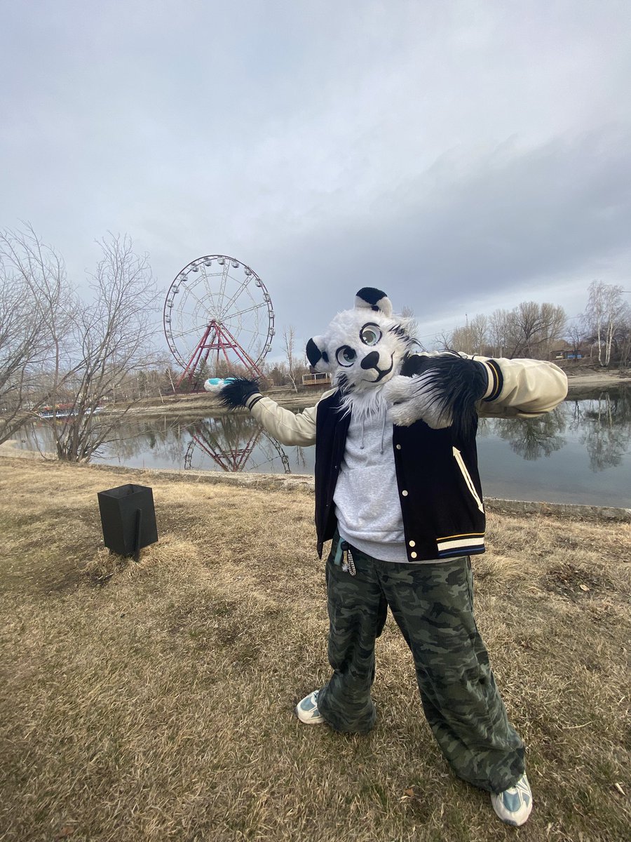 OlliX__X's tweet photo. Old photos 🎡🌳
#furry #irkutsk #panda https://t.co/9C7E94usQm