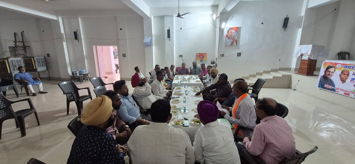 sunilprasad885's tweet photo. जमशेदपुर 
जिला अध्यक्ष परविंदर सिंह जी की अध्यक्षता में आज जिला महासचिव की पहली कार्यकारिणी बैठक हुई।बैठक में प्रदेश द्वारा तय मुख्य कार्यों की जानकारी दी गई और सरकार की योजनाओं को जन-जन तक पहुंचाने पर चर्चा हुई।
Pervinder Singh Pervinder Singh https://t.co/QSjxp2yjxh