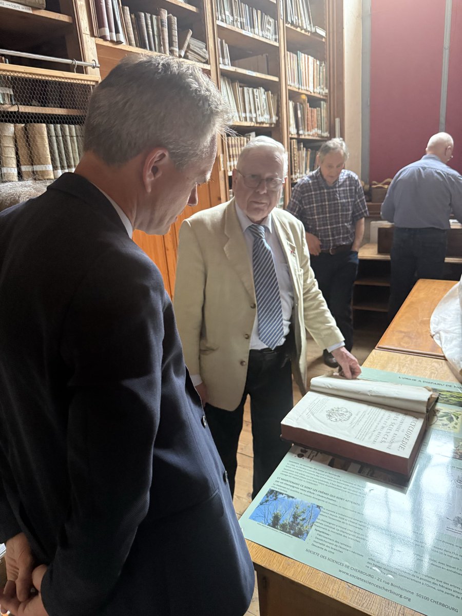 DMARGUERITTE's tweet photo. 📙 Rencontre avec les membres de la société des sciences en cette année spéciale avec la célébration du bicentenaire de la naissance d’Emmanuel Liais.

Un moment d’échange fort sympathique et une visite des locaux qui mérite de prendre le temps d’observer les 80 000 ouvrages présents. 

Merci à Jacques Foos et Richard Leterrier et les membres de l’association pour leur accueil !