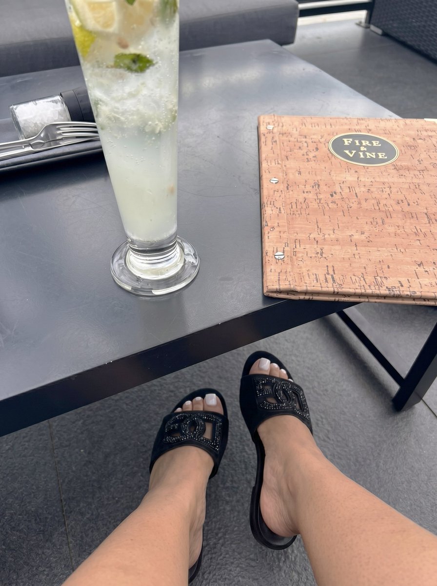badgurlmantha's tweet photo. Solo date https://t.co/zkvx0P7onF