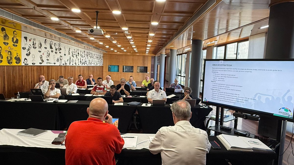 AficionesUnidas's tweet photo. 🖊️Comienza la I Jornada de Federaciones de Aficiones Unidas, que se celebra en Tenerife. Gracias al @CDTOficial y su @fpcdtenerife por acogernos en su casa. https://t.co/3hCsFedkW5