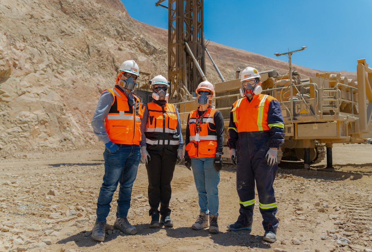 CodelcoChile's tweet photo. Codelco logró Ebitda de US$ 2.143 millones en el primer trimestre y aportes al Fisco subieron a US$ 430 millones.

La utilidad consolidada del periodo creció casi cinco veces respecto a igual período.

Revisa el comunicado oficial 👇
https://t.co/DOnMmUctab https://t.co/9a3HmKyTWB
