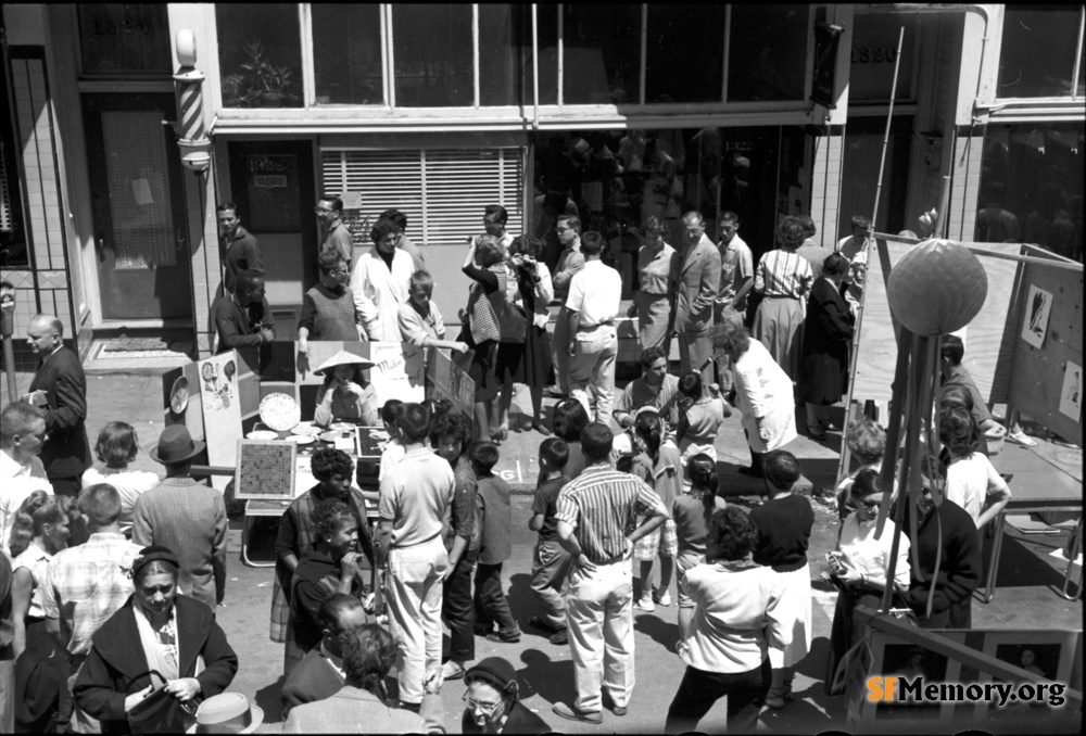 DavidGallagher's tweet photo. SFMemory Update!
211 images  60's 70s protests, gatherings, 1960 Grant Avenue Fair, International Hotel, transit, a lot of stuff I've been sitting on. #sfhistory #sfmemory https://t.co/iOE5YwXFuw https://t.co/7VYRcf4QAh