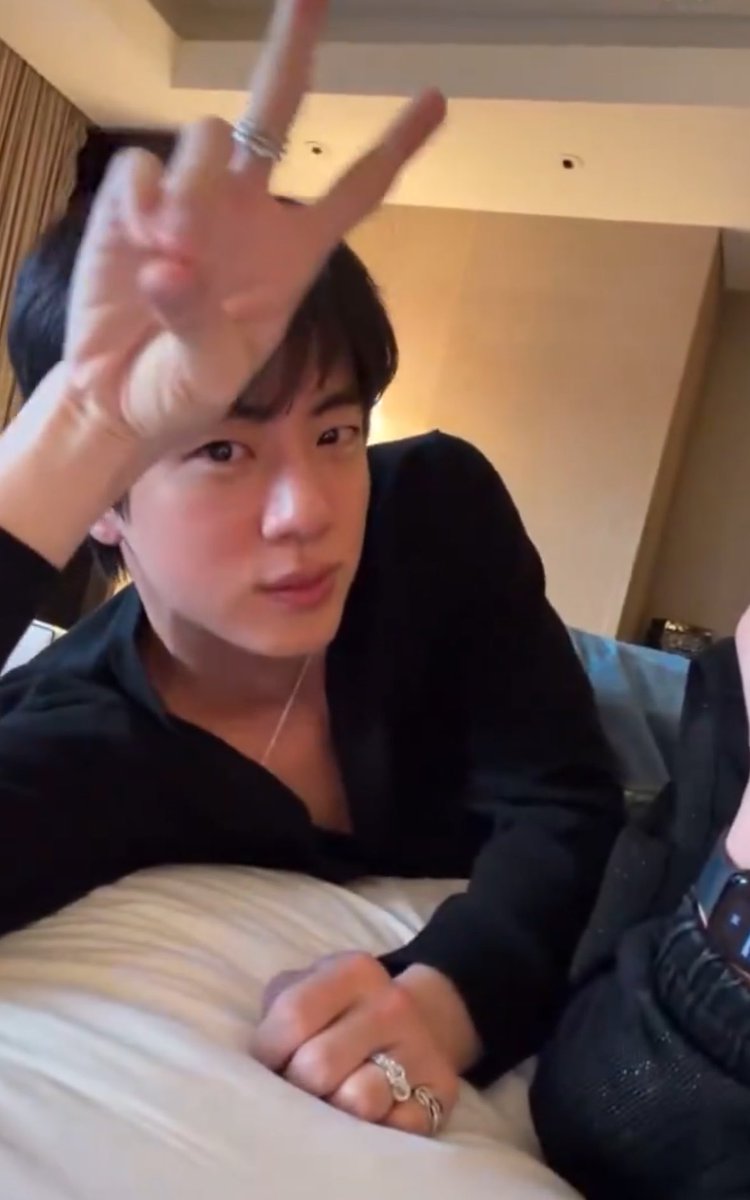 nectarinejin's tweet photo. i can never be mad at gucci because without gucci seokjin would've never discovered how sexy he looks with a cardigan no shirt https://t.co/DhYWVmSCew