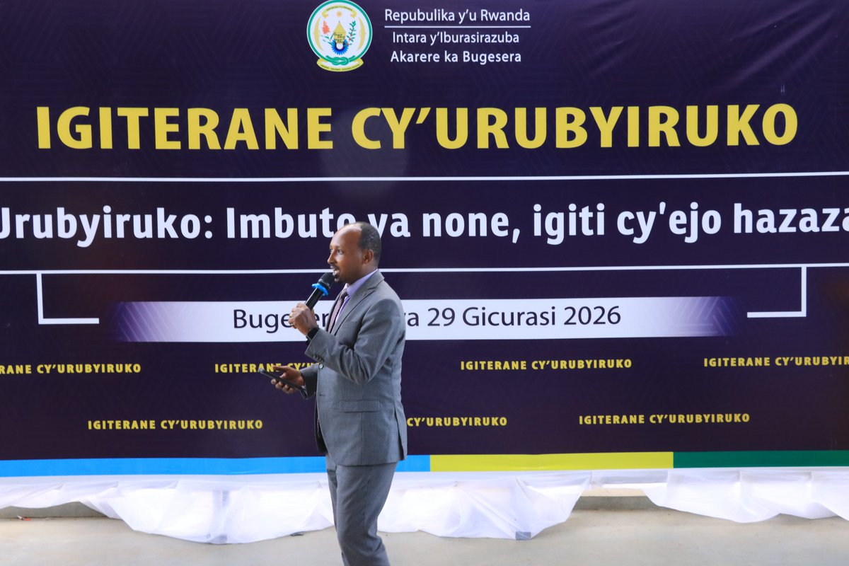 BugeseraDistr's tweet photo. Kuri iki gicamunsi, Umuyobozi w'Akarere @MutabaziRich yifatanyije n'urubyiruko ndetse n'abahagarariye amadini n'amatorero muri Bugesera mu giterane cy'urubyiruko gifita insanganyamatsiko igira iti: "Urubyiruko: Imbuto ya none, igiti cy'ejo hazaza". https://t.co/67yGlCdeTw