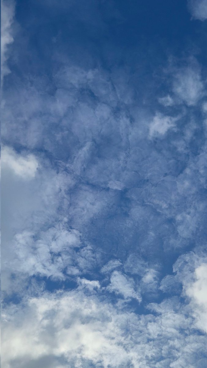 Niceandsmooth2's tweet photo. @b_gimpl1234 Ive noticed this fake cloud forms after a lot of spraying in front of the sun. Just appears in the crap and dosnt go anywhere only expands. Some sort of frequencies maybe. https://t.co/x1CDQUIQch