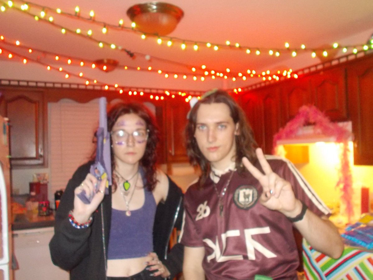 offlleash's tweet photo. i turned 23 and had a danger days party about it 😸 https://t.co/pHgUmdgmSc