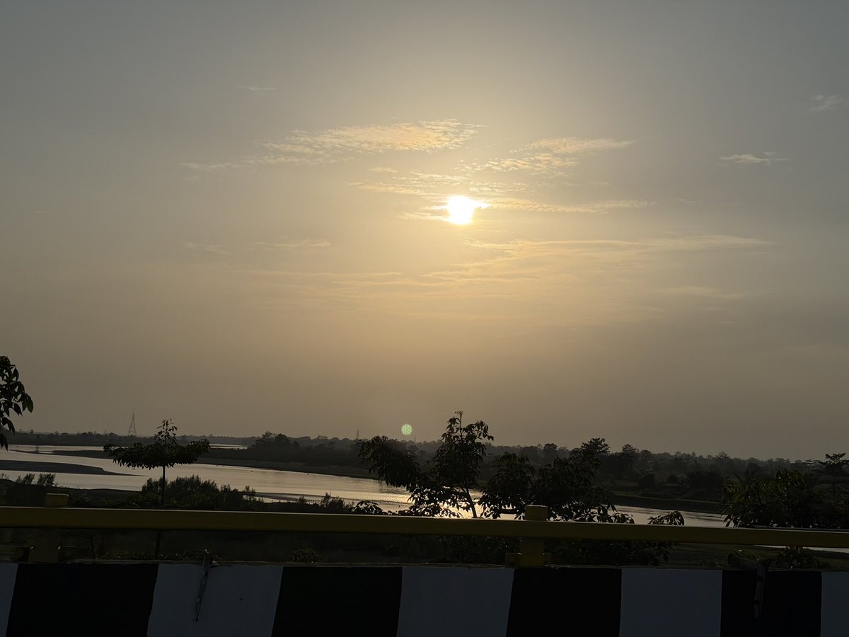 himadree's tweet photo. And that will be #Assam for you all!
View from #Dhola #Sadiya #Bridge
And the fish catcher! 😻 Somewhere at #Tinsukia Bypass!!!
#Bogoli #skyscape
#AwesomeAssam https://t.co/Gc4PbcYrpq