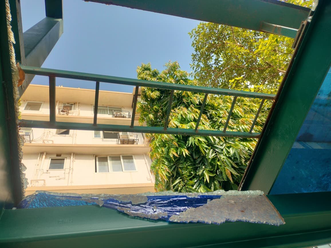 richapintoi's tweet photo. A glass roof at the CCI Club bus stop on Netaji Subhash Chandra Marg along Marine Drive was found damaged on Friday evening around 3.30 pm.

The broken glass was noticed at the bus stop serving BEST bus routes 136 and 138 in the down direction (Bus Stop Code No. 16018). No injuries were reported in the incident. The cause of the glass breakage is under investigation.