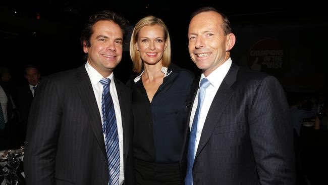 CaraMia200's tweet photo. @Caitlen2310 #AngusGate dummy better get used to #Abbott’s hand controlling his mouth!
From here onwards: Everything is in CAPITALS! Everything is a CRISIS or EMERGENCY.
Expect #MurdochSewerageCo. to be in the thick of it, right nxt to #GoblinJnr’s FOX board pick #Abbott
#auspol #Oligarchs https://t.co/SbTfrOJ8zj