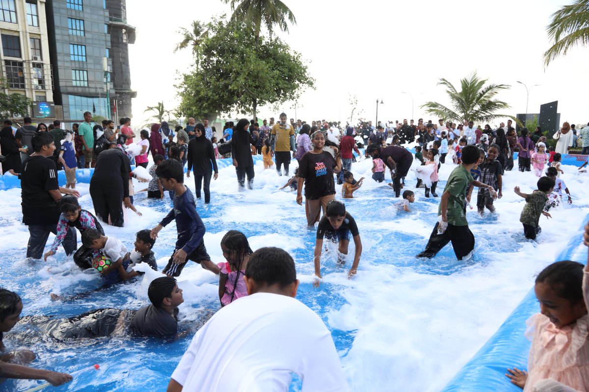 xeetimes's tweet photo. ފޮޓޯ: މާލެ ސަރަހައްދުގައި ކުރިއަށްގެންދިޔަ ކުޑަކުދިންގެ ހަވީރަށް ބޮޑު ތަރުހީބެއް
https://t.co/FGm2nBqm53 https://t.co/RCVEi4ScsI