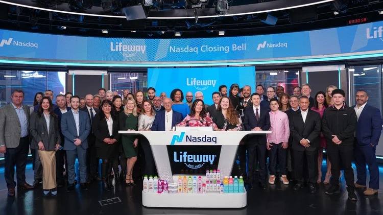 FastCompany's tweet photo. @lifeway_kefir spent the past 40 years building the kefir category in the US from the ground up. The brand educated consumers, refined production, expanded its catalogue, and scaled a business around an ancient fermented staple long before "gut health" was a household term.