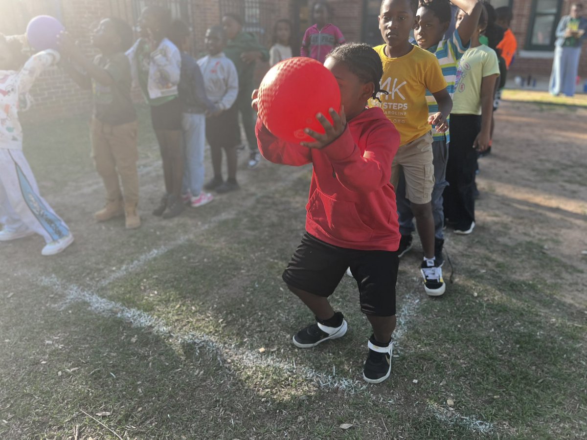 _learnalittle's tweet photo. Just a little bit of Field Day fun from our Leopards 🐆🙏🏿💯 https://t.co/CumywIDKB2