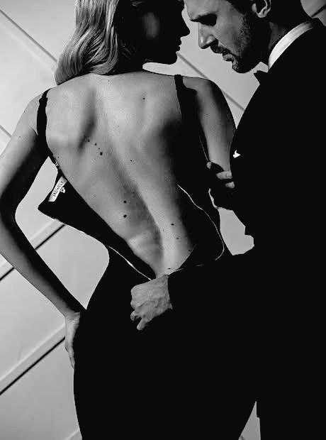 liquidflame16's tweet photo. His hands had plans,
her innocence had none. https://t.co/a08QsuASLy