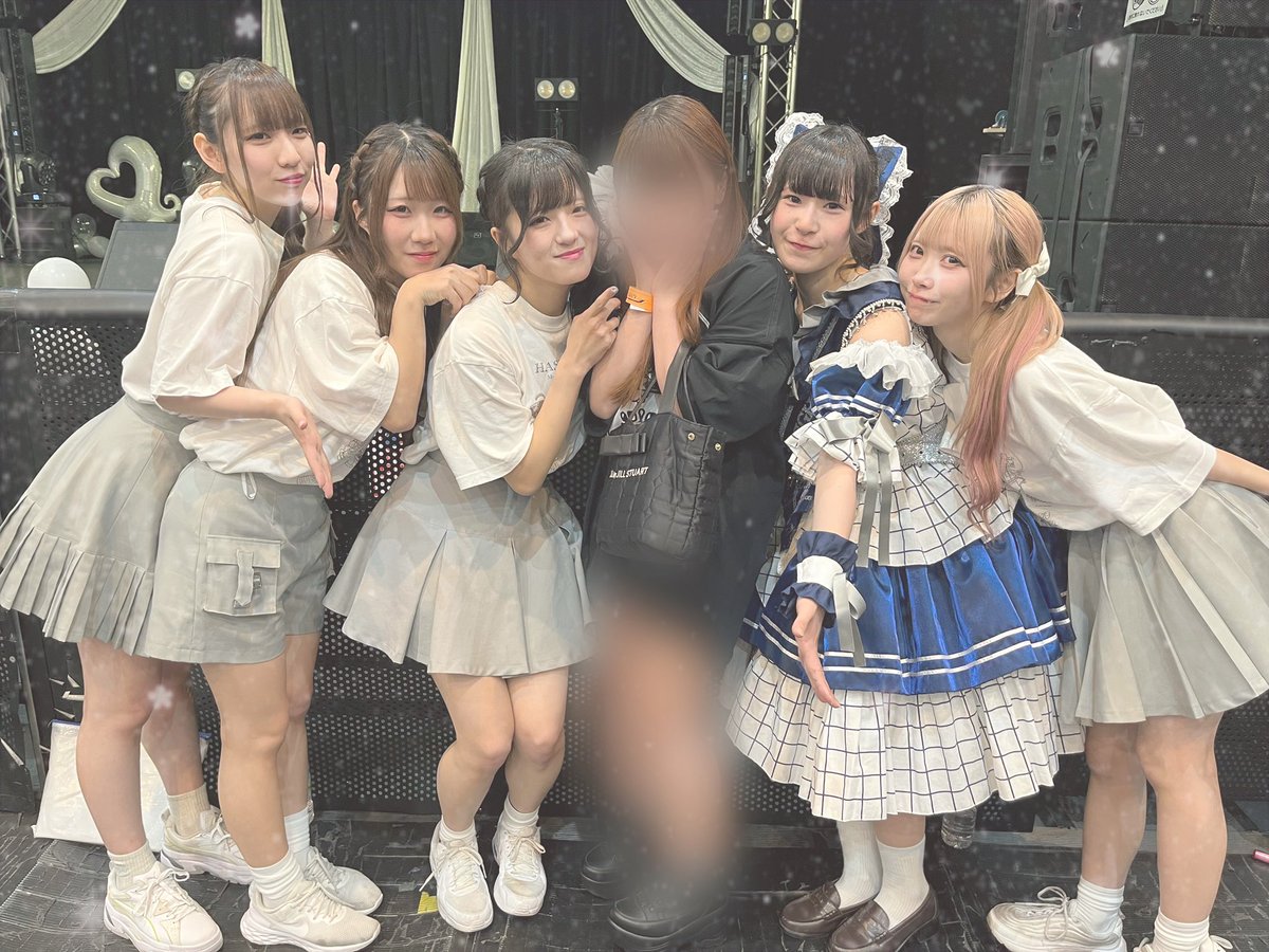 m__tw1OO4's tweet photo. ひゆいちゃん卒業おめでとう♡ https://t.co/XYno6qBOaU