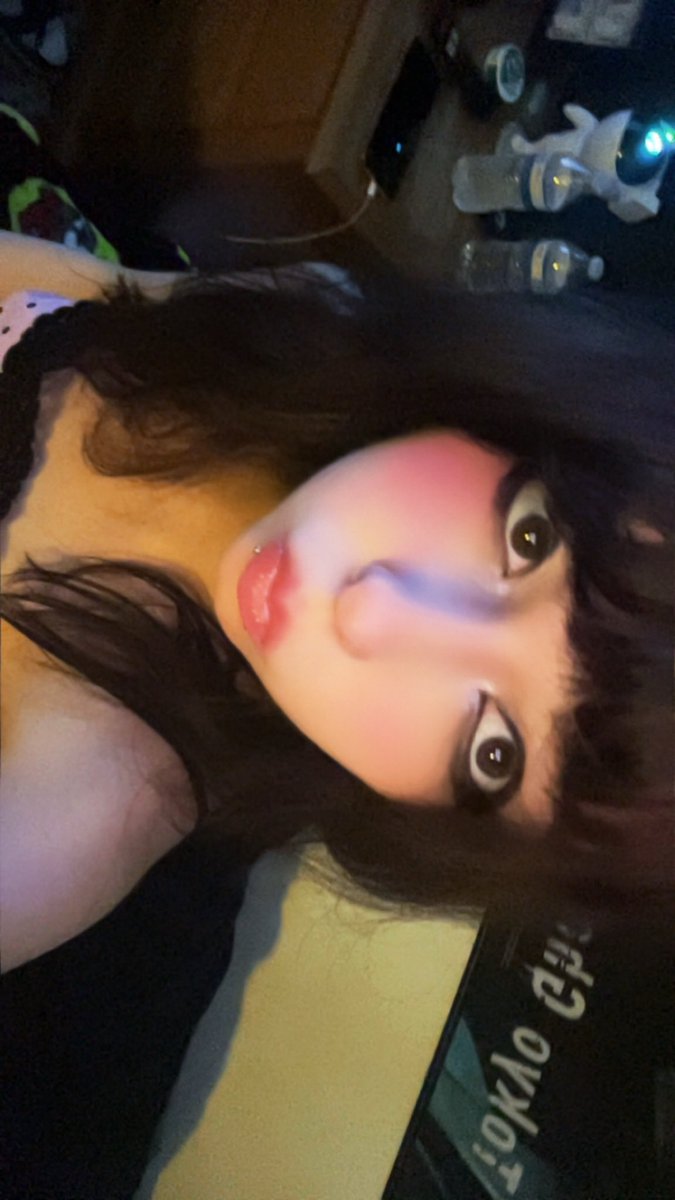 dirty_ghost44's tweet photo. what color should i dye my hair chat #emo #alt #dolly 💖🦇🐾 https://t.co/8LX9wl2UOL