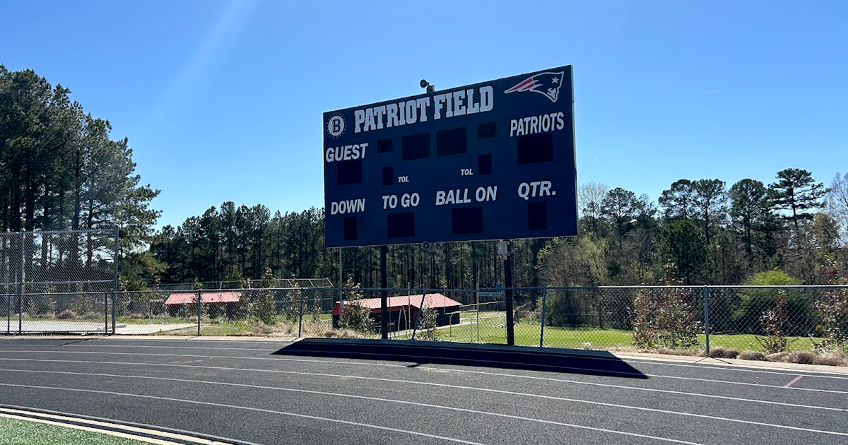 WindscreenFctry's tweet photo. Check out this scoreboard transformation! Our team designed, printed, and installed custom vinyl graphics to give it a bold new look.

#RebrandSuccess #CustomGraphics #ScoreboardMakeover #AdhesiveVinyl https://t.co/QtFJEXrIqL