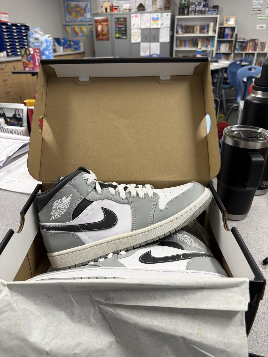 DoyerGil's tweet photo. Do your students buy you J’s?! 

Mine do 🥹🙏🏽

So blessed every year by amazingly generous parents https://t.co/GztBFiswk5