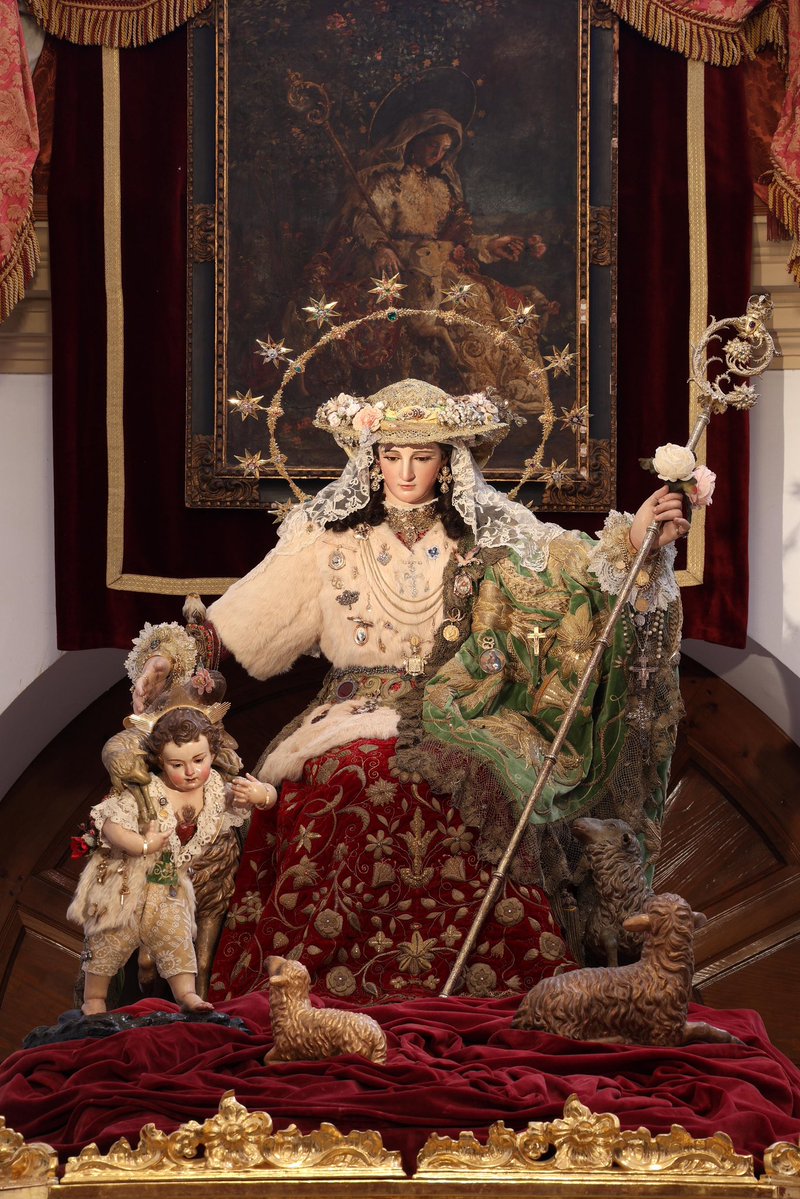 PastoraCapu's tweet photo. #PastoraC26 | La Divina Pastora de las Almas Coronada ya preside su paso a la espera del último domingo de mayo.

“Por verte el barrio te grita,
Pastora de Capuchinos”

#PastoradeCapuchinos https://t.co/fhfJGJzrKo