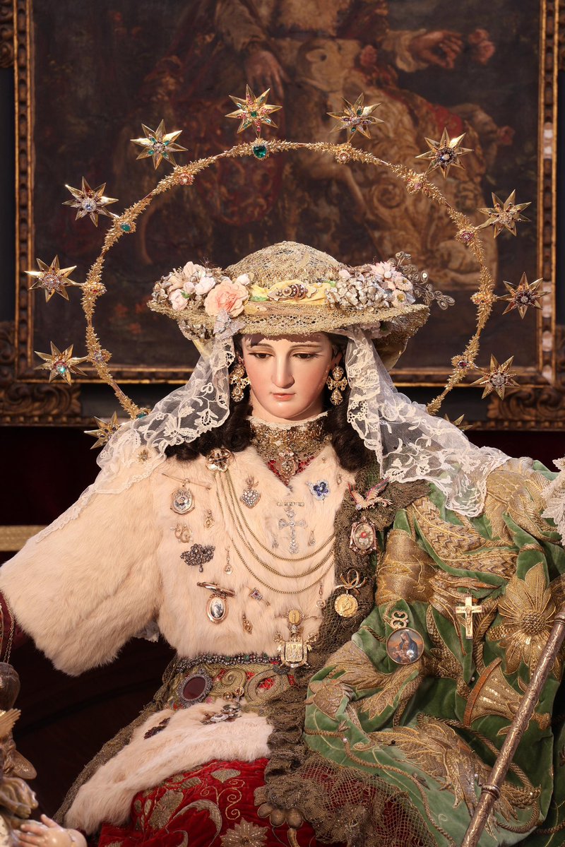 PastoraCapu's tweet photo. #PastoraC26 | La Divina Pastora de las Almas Coronada ya preside su paso a la espera del último domingo de mayo.

“Por verte el barrio te grita,
Pastora de Capuchinos”

#PastoradeCapuchinos https://t.co/fhfJGJzrKo