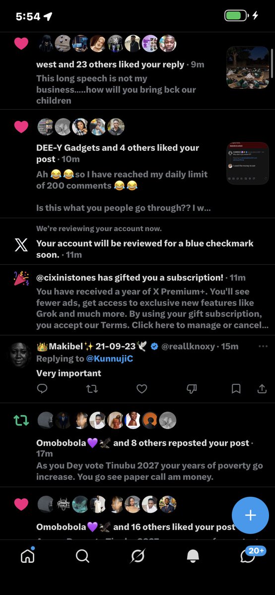 KunnujiC's tweet photo. Hey guys💃🏼💃🏼😭😭 help me to thank @Sironyeka he just gave me 1year premium + subscription 😭😭💕😍

Thank you so much and God bless you. https://t.co/RfKa1e91nB