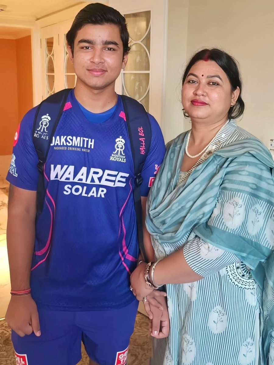 cricketchamber's tweet photo. Vaibhav Suryavanshi and his mother ❤️🥰

#rrvsgt #GTvsRR
#VaibhavSuryavanshi https://t.co/0XAvkTGOSx