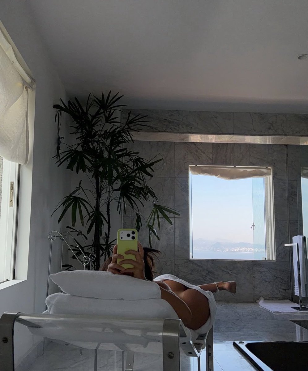 bacaridi's tweet photo. heaven on earth. https://t.co/RV9DQcwhEW