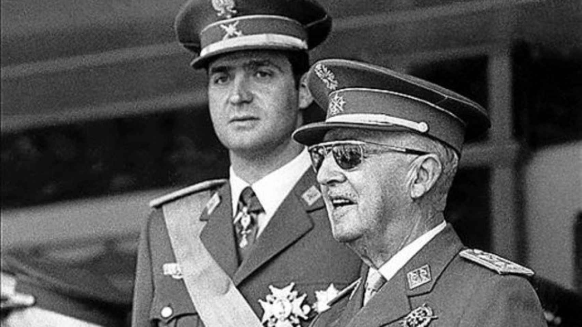 outsidersesp's tweet photo. Según documentos desclasificados de la CIA el Rey Juan Carlos I fue su informante

La CIA ha desclasificado más de 12 millones de páginas de información, de las cuales unas 12.500 entradas tratan sobre España. 

Los informes de estrategia y cables diplomáticos secretos reflejan la visión e influencia de la inteligencia norteamericana sobre el devenir del país en un momento clave de su historia como fue la Transición. 

Según los documentos, Juan Carlos I se convirtió en uno de los informantes más valiosos de EE.UU, revelando información confidencial a su contacto en Madrid, el embajador norteamericano Wells Stabler. 

Además, Juan Carlos habría pactado la entrega del Sáhara Occidental a Marruecos. 

Todo a cambio del apoyo norteamericano para convertirse en Rey.