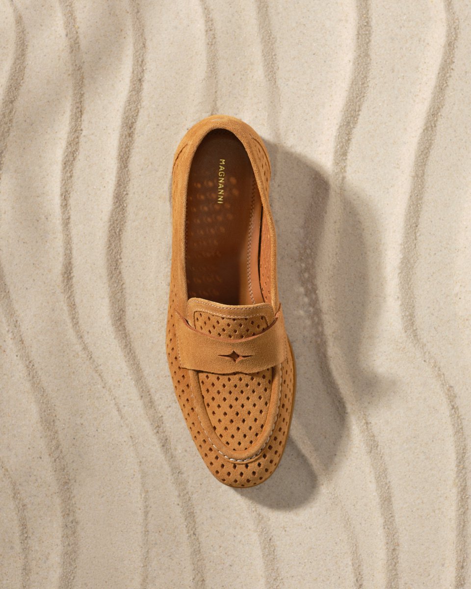 MAGNANNI's tweet photo. SS26 | Chic Summer Loafer
Soft perforated suede, lightweight comfort, and effortless style. The Crista Penny Perf is made for warm days and easy summer dressing. Shop now at https://t.co/exucQThNG8.

#Magnanni #MadeInSpain https://t.co/i1pOPomstc