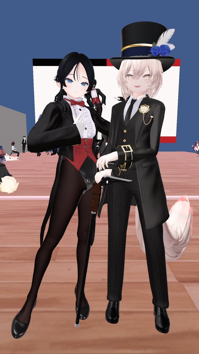 HanbunVRC's tweet photo. #VRChat
#VRPDanceStudio
#黒宮クラス
シアタージャズ回!
とってもおしゃれ&スマートに踊ってきました!
それに今日は黒多め、かっこいい空間だった……!
写真見た限り、一手間加えてステッキも持ってきてよかった……実は他にも紳士的なギミックがあるけど、まだ秘密で! https://t.co/NYmP3mdOjG