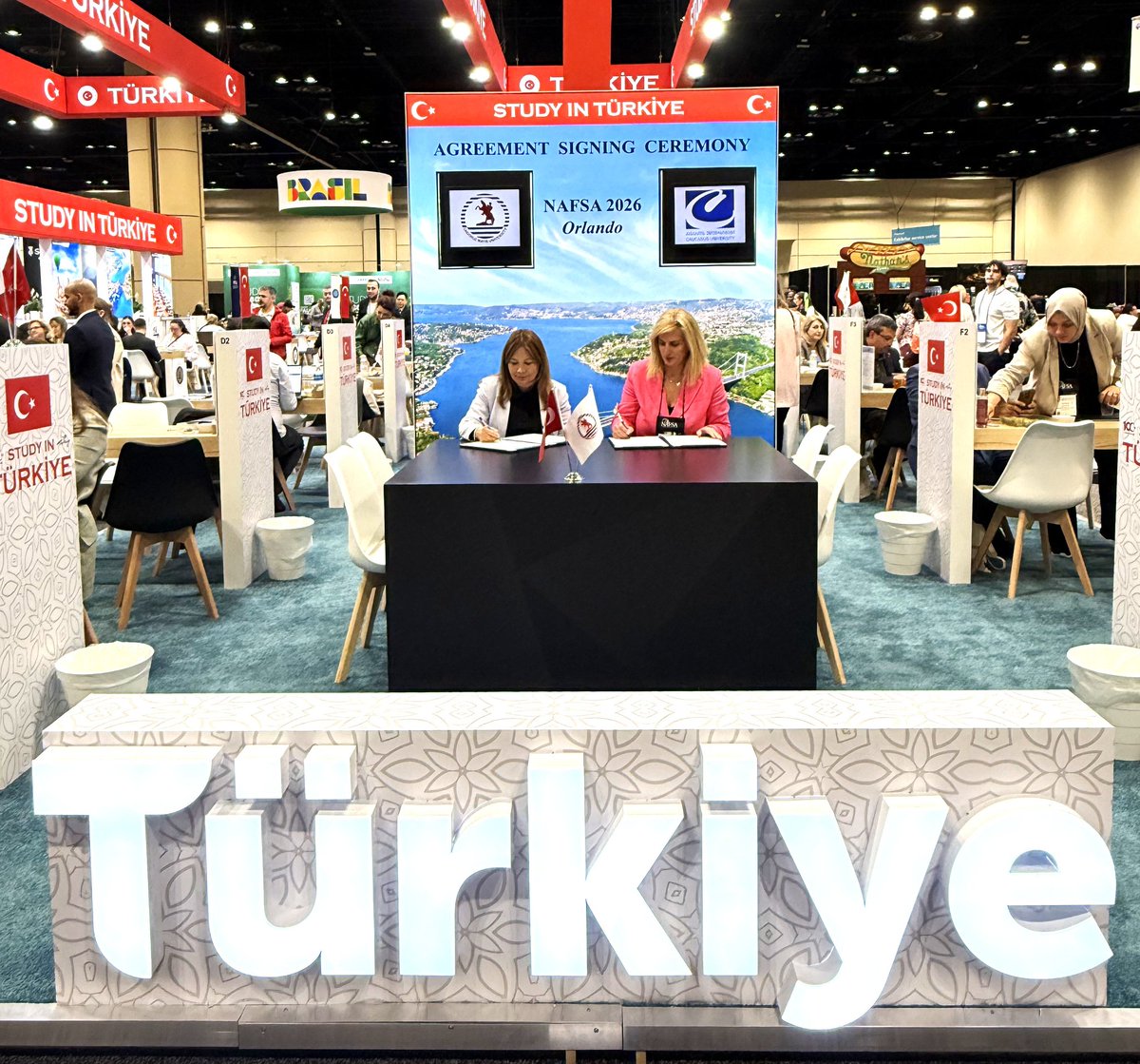 uniondokuzmayis's tweet photo. OMÜ, ABD’de devam eden NAFSA 2026’da iş birliği ağını genişletiyor!
Uluslararası eğitim vizyonumuz doğrultusunda, Gürcistan’ın saygın eğitim kurumlarından Caucasus University ile akademik iş birliği anlaşması imzaladık!
#studyinturkiye https://t.co/BQtRwKzbE8