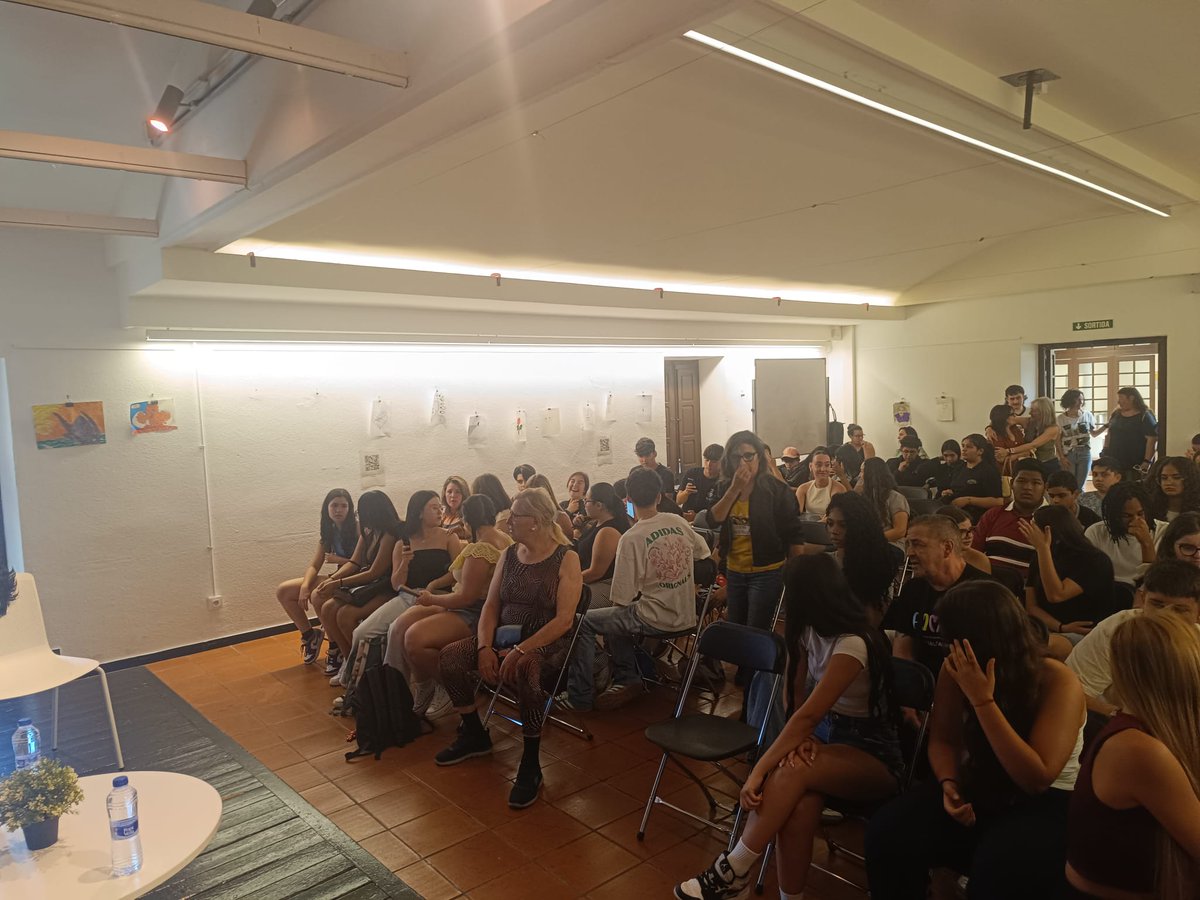 xarxavalors_sc's tweet photo. El programa Centres per la Convivència tanca el curs amb la 3a trobada Intercentres #JovesEnXarxa 
Una jornada per parlar de LGTBI-fòbia, masclisme, racisme i salut mental des d’una mirada interseccional. https://t.co/yxiU4WqZ1C