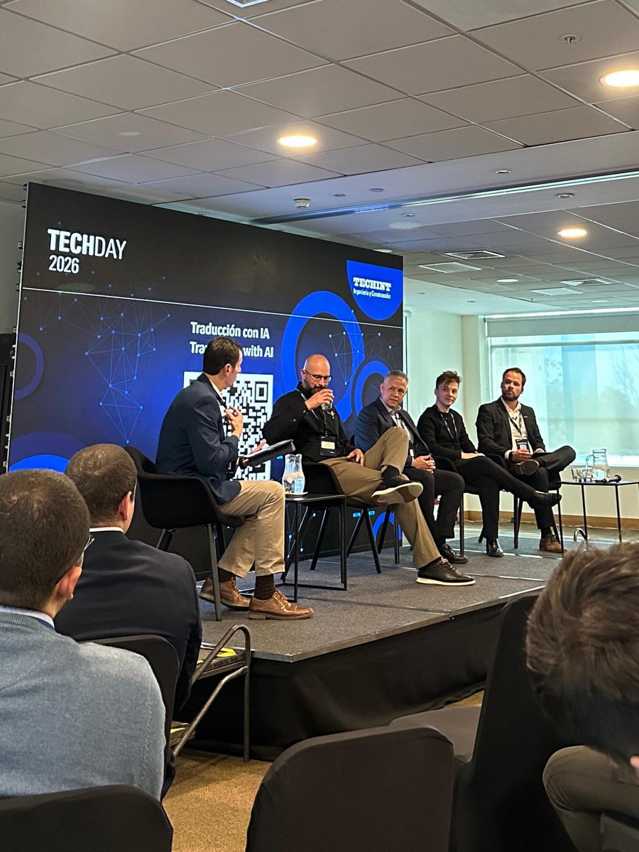 grondplek's tweet photo. Ayer en el Tech Day de @TechintEC hablamos sobre robótica aplicada a la construcción 🏗

Hay algo que quedó muy claro: la tecnología no viene a reemplazar a las personas, sino a potenciar su capacidad y seguridad 💪 

El futuro es humano+robot.
¿Vos cómo lo imaginás? Contanos 👇 https://t.co/6vFJFkPNJe