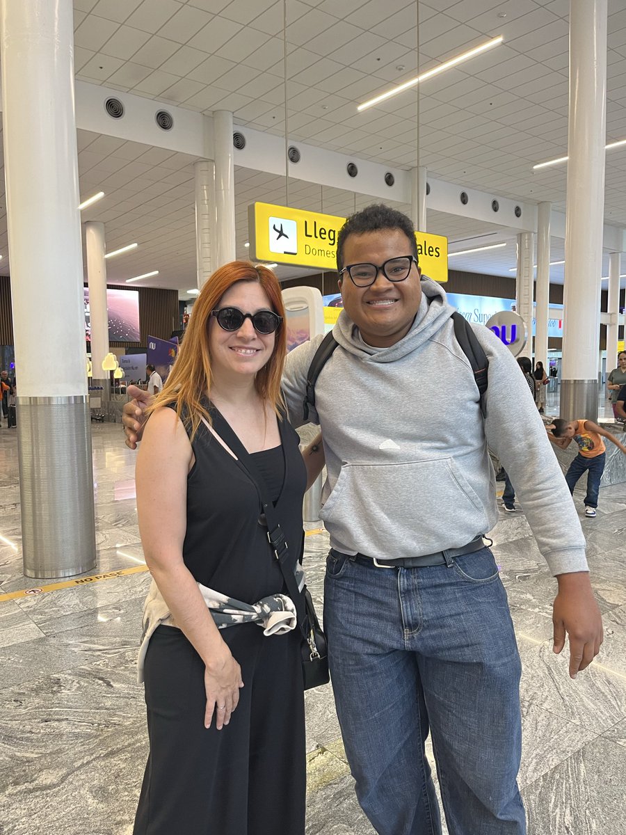 ElevatorsWilli1's tweet photo. Yesterday I went to Guadalajara to do some elevator videos, And a renovation of the Airport’s entrance, and Suddenly I ran into a Spanish Singer Leire Martinez. It was so amazing to see a singer in person. She arrived yesterday before her show that’s happening today https://t.co/y9Uio6FzG3