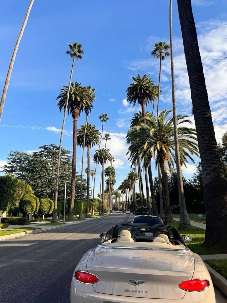echoesofworld's tweet photo. Dubai or Los Angeles? https://t.co/ktzpwQh17I