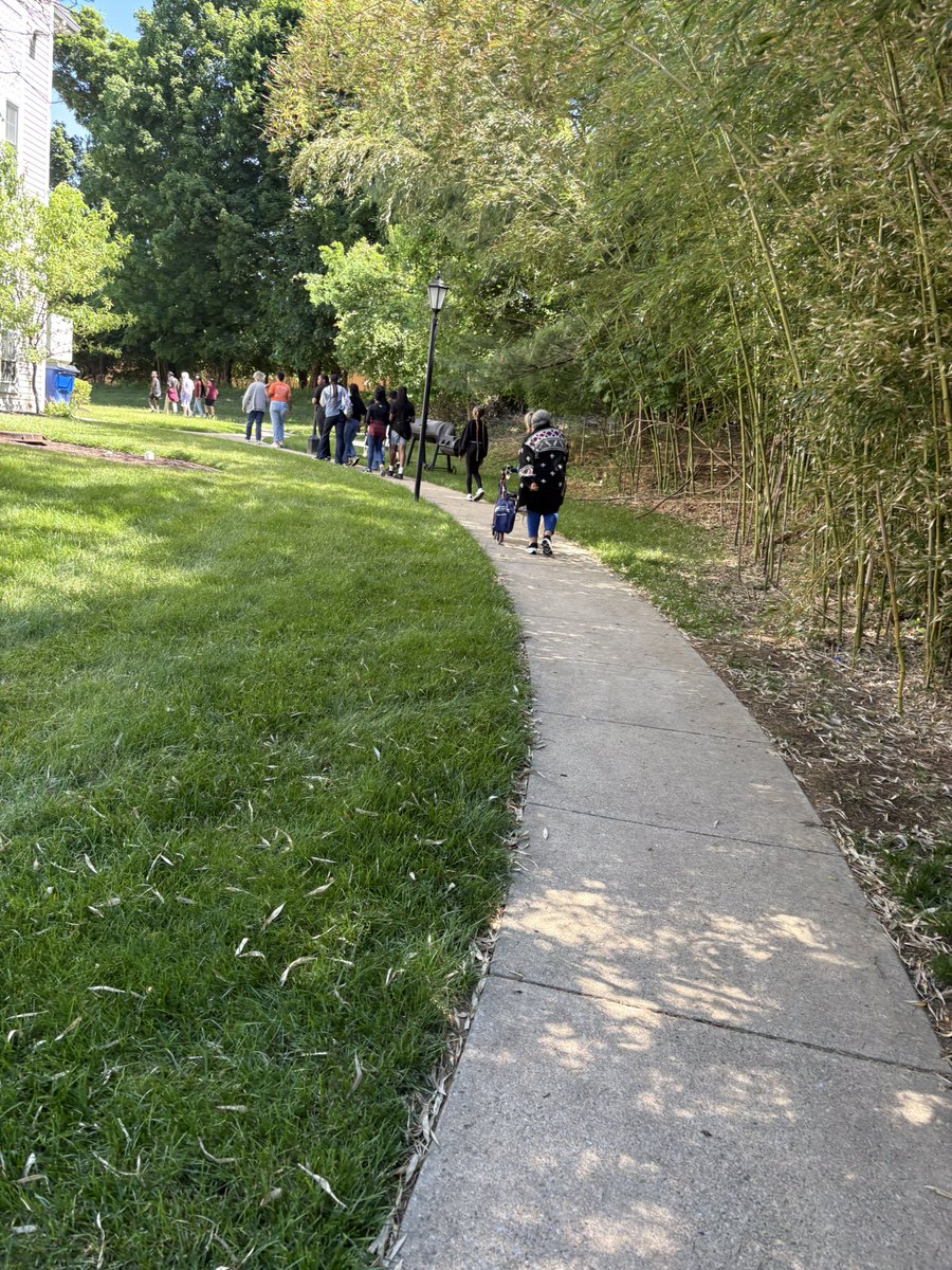 ms_bajpai's tweet photo. Melanin and Magic group at Sunrise helped pass out the morning newsletter to each resident, played balloon volleyball, joined the walking club for a walk, and participated in fun word games. True service!
@philrobinson27 @NAHScounseling #servivelearning #communityschools https://t.co/9EClLCU5N4
