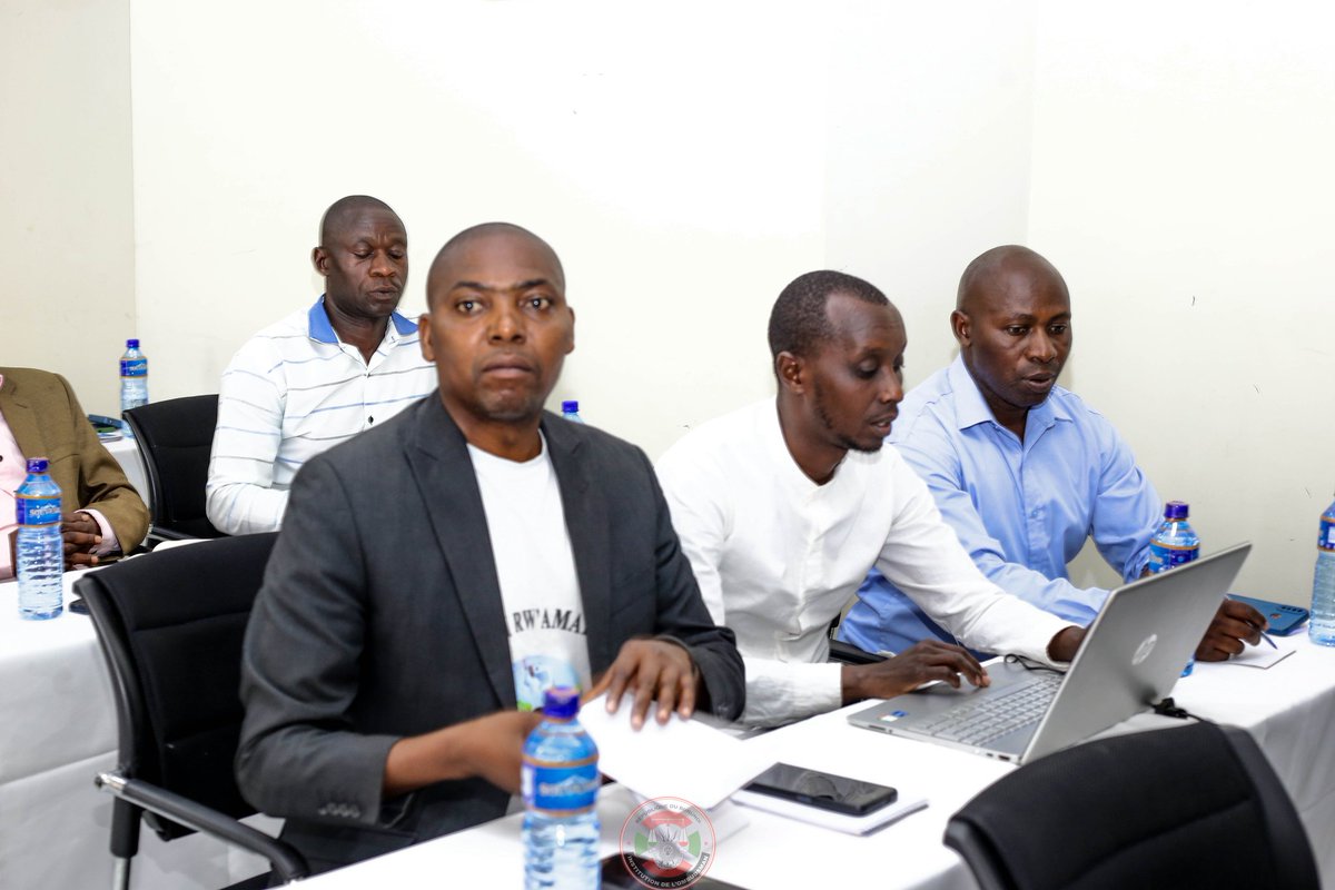 OmbudsmanBI's tweet photo. L’Ombudsman a prodigué des conseils aux hauts cadres de l’administration provinciale et communale. Elle les a invités à développer la culture du renforcement des capacités, rappelant qu’ils sont les premiers gestionnaires. #Burundi https://t.co/b8FJbeNi4v