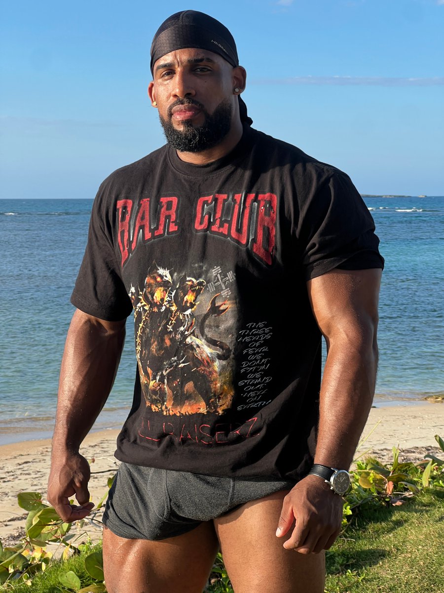 tmulloy's tweet photo. dont even think about peeking at the comments unless ur ready for some real heat 😈🔥 https://t.co/kaaFlj2sfp