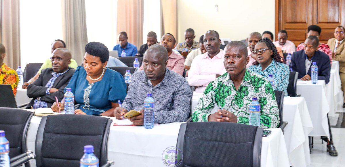 OmbudsmanBI's tweet photo. L’Ombudsman a rappelé que les erreurs de procédure et la mauvaise gestion des marchés publics génèrent des litiges coûteux qui freinent la Vision #Burundi 2040-2060. https://t.co/gvGYA8GlGJ