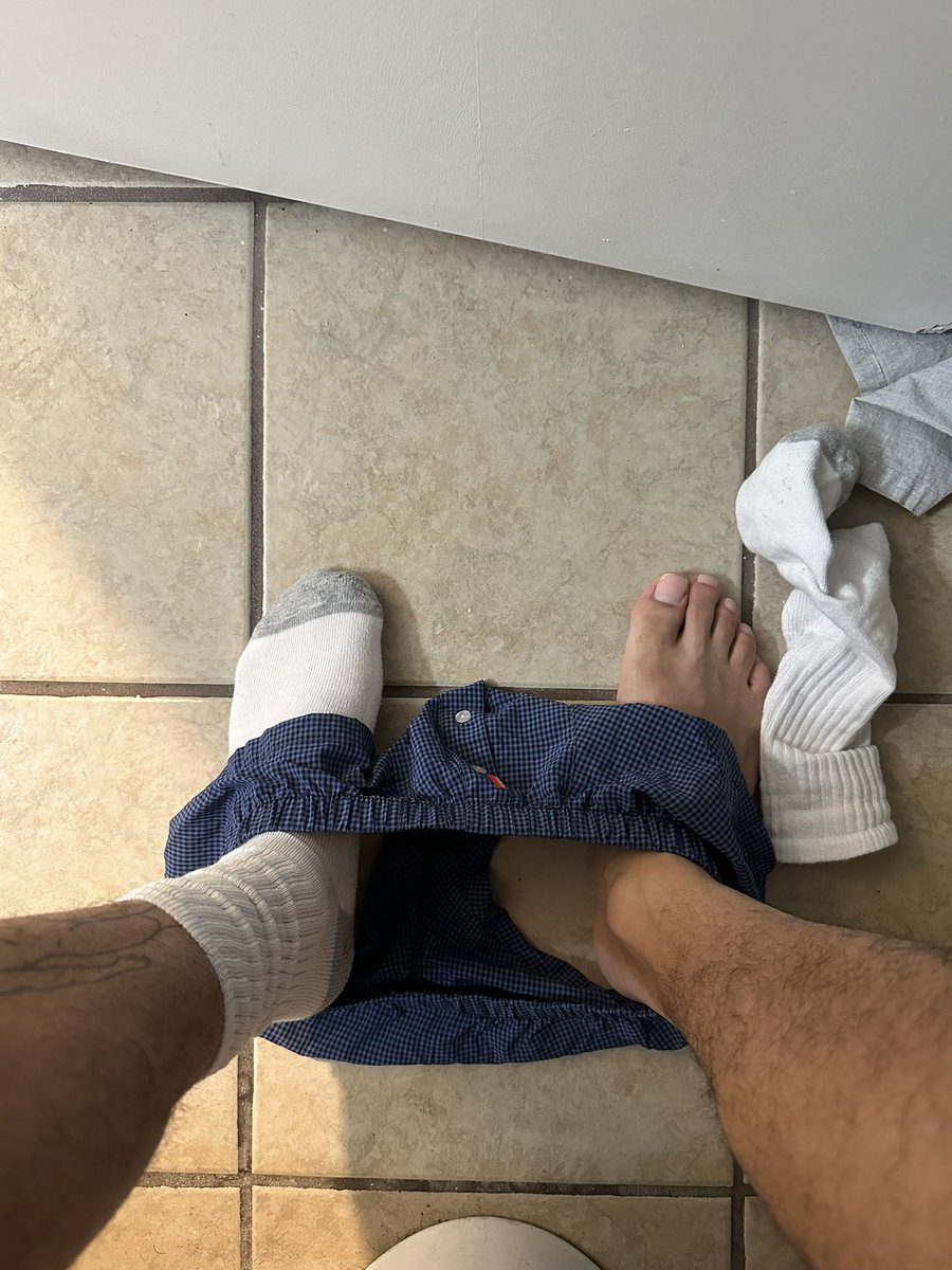 🦶🏼🍑🍌 tweet media