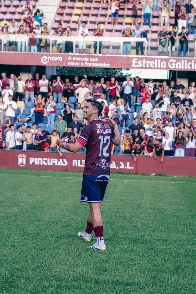 facuballardo95's tweet photo. Orgulloso de haber formado parte de este gran EQUIPO @pontevedra_cf_sad 
El fútbol siempre da revancha. 
La ciudad, el club y Pasarón se merecen alegrías como las de este año. 
Agradecer a la afición todo su apoyo 🫂
HQR 🦴💪🏽
#vamospormás 
#nuncadejesdecreer https://t.co/xkGlO8uAIR